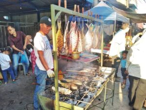 WARTA FOTO: Serunya Ngabuburit & Hunting Ikan Bakar di Kampung Agas, Tanjunguma