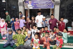 SAFARI RAMADAN: Cerianya Anak-anak Sambut “Ayah” Jefridin di Masjid Al Ikhlas