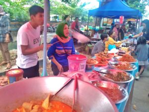 MOZAIK RAMADAN: Bumi Indah, Tempat Legendaris & Populer Berburu Takjil di Batam!