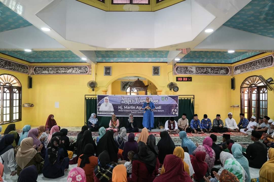 WAGUB Marlin, memberi sambutan di sela Safari Ramdan dan Ceramah Agama di Masjid Al- Iman, Pulau Setokok, Kecamatan Bulang, Senin (17/4/2023) siang.