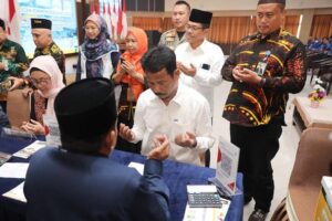 Teladan Pemimpin Berzakat: HMR Serahkan lewat Baznas untuk Penyandang Disabilitas