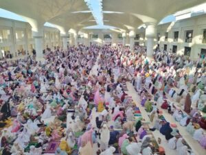 WARTA FOTO: Lebih 20 Ribu Orang Salat Idulfitri di Masjid Sultan Mahmud Riayat Syah