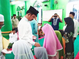 SAFARI RAMADAN: HMR Santuni Anak Yatim, Bantu Masjid & Pesantren di Seilekop