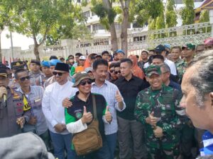 Hangat & Simpatik, HMR Peringati Hari Buruh di Tengah Ratusan Buruh di Engkuputri