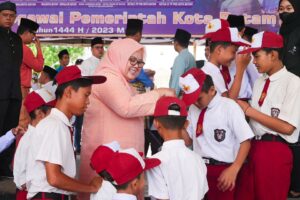 Awalnya Kaget, Anak-anak SD Batam ini pun Senang Ditemui Marlin Usai Upacara Hardiknas