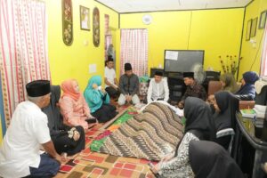 WARTA FOTO: Marlin & HMR Melayat Istri Sahabat & Halal Bihalal di Belakangpadang
