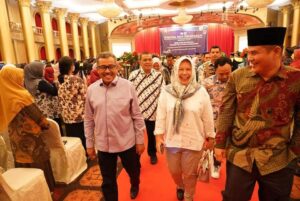 Bukan Jenis Pejabat “Kacang Lupa Kulitnya”, Jefridin Hadiri Wisuda SMK Kartini Batam