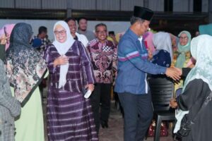 WARTA FOTO: Halal Bihalal dengan Warga Seibeduk, Marlin Ajak Buang Racun di Hati