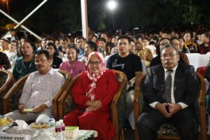 WARTA FOTO: “Semua Karena Cinta”, Marlin & HMR Hadiri Paskah Oikumene Kota Batam
