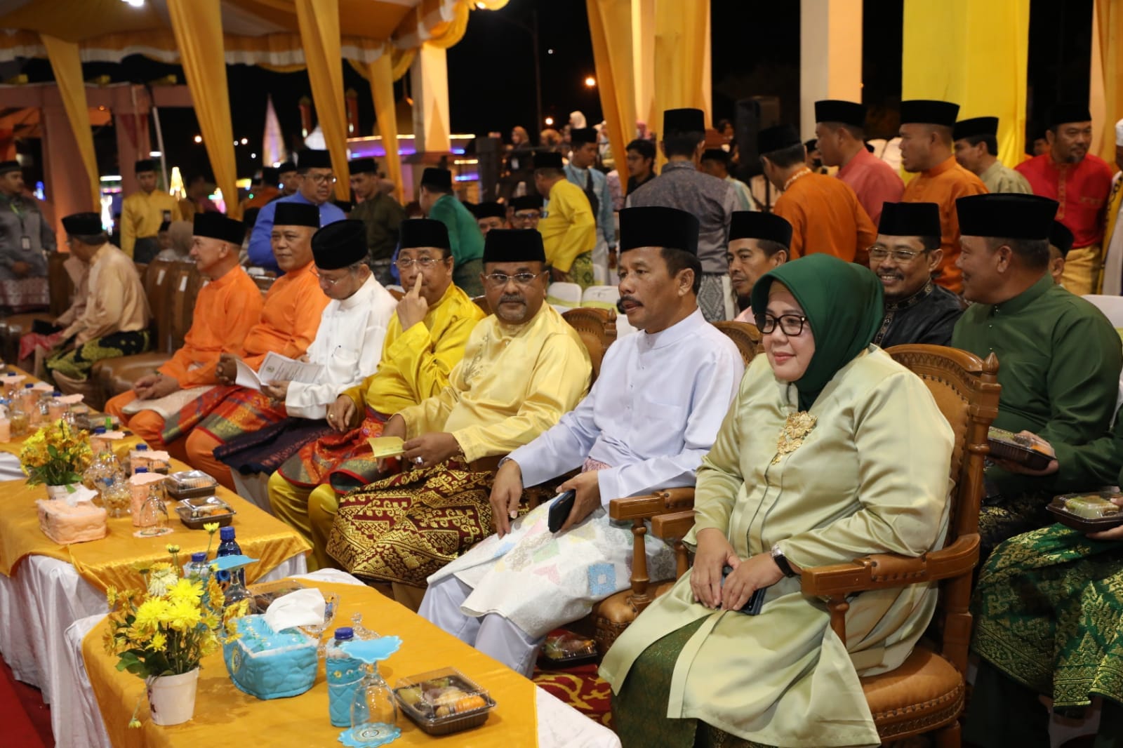 WAGUB Marlin, bersama Wali Kota Batam H Muhammad Rudi (HMR), dan Bupati Tanjungbalai Karimun H Aunur Rafiq, di sela penutupan STQH Ke-X, Tingkat Provinsi Kepri 2023, di Astaka Utama Panggung Rakyat Putri Kemuning Coastal Area, Kabupaten Tanjungbalai Karimun, Minggu (14/5/2023) malam. Batam keluar sebagai Juara Umum.