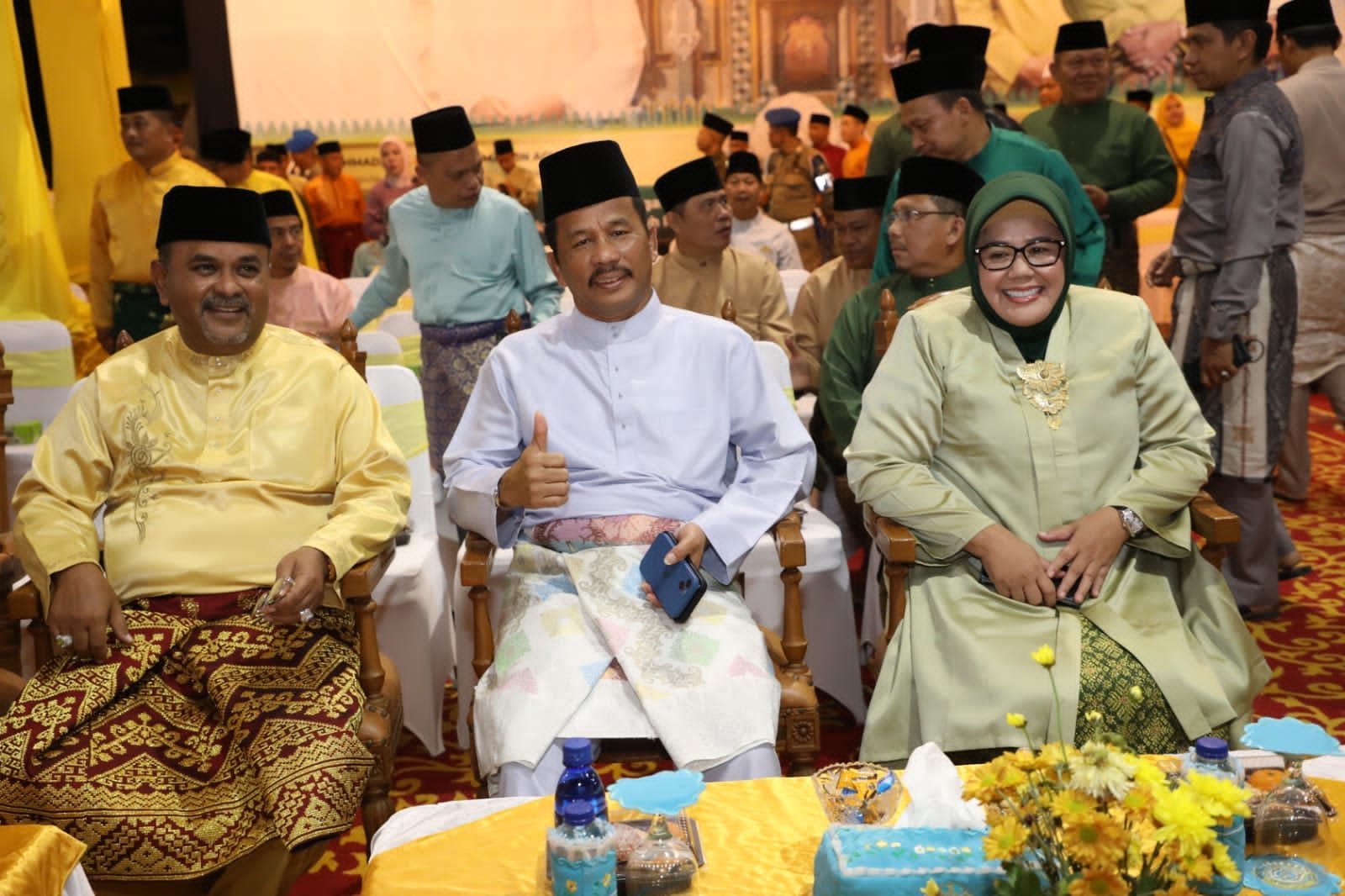 WAGUB Marlin, bersama Wali Kota Batam H Muhammad Rudi (HMR), dan Bupati Tanjungbalai Karimun H Aunur Rafiq, saat menghadiri Penutupan STQH Ke-X, Tingkat Provinsi Kepri 2023, di Astaka Utama Panggung Rakyat Putri Kemuning Coastal Area, Kabupaten Tanjungbalai Karimun, Minggu (14/5/2023) malam. Batam keluar sebagai Juara Umum.