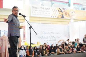 Jefridin Share Keahlian Berbicara di Depan Publik pada Siswa Peserta Workshop Perwara