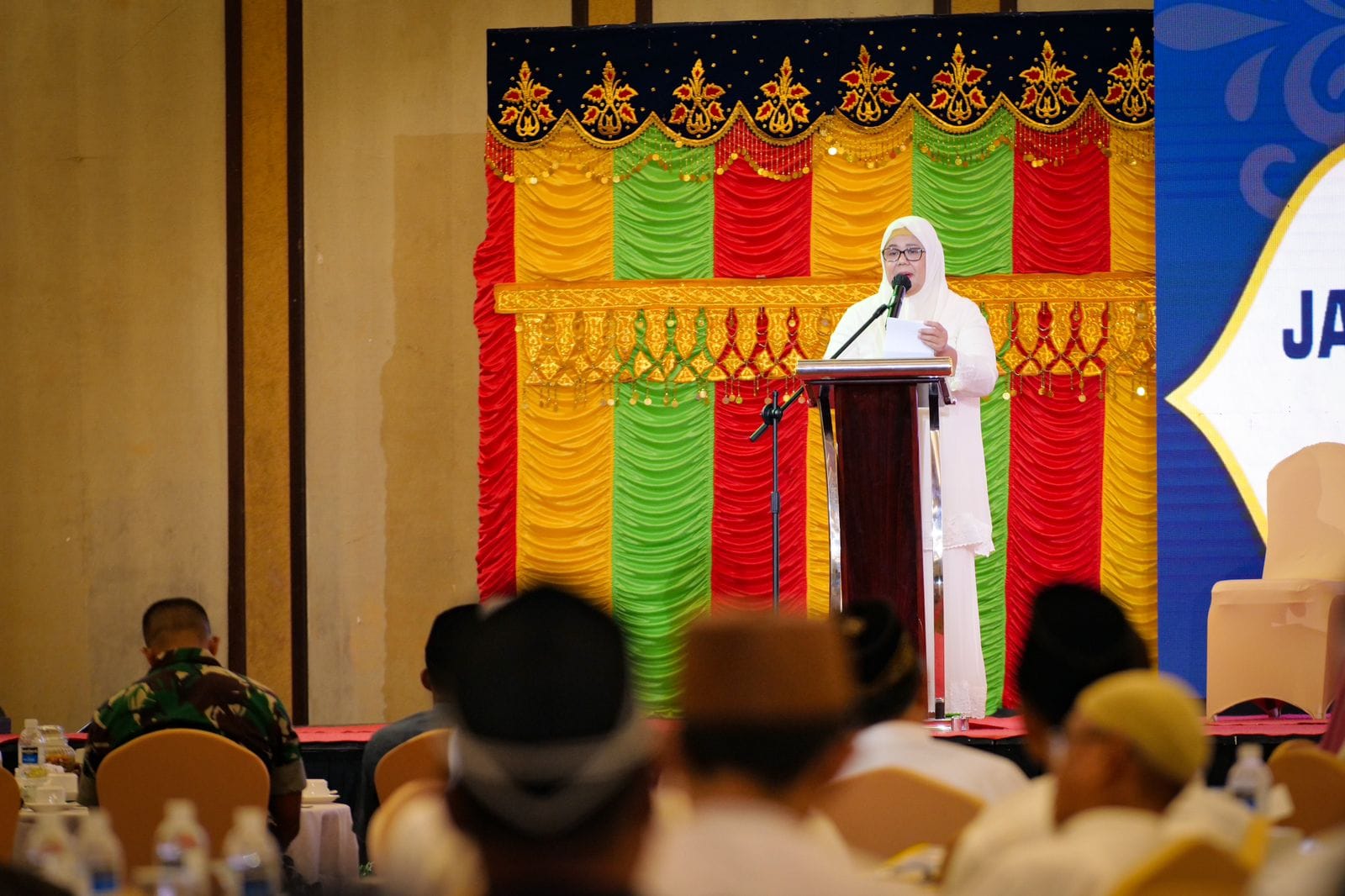 WAGUB Marlin, memberi sambutan di acara pelatihan manasik dan pelepasan Jemaah Calon Haji (JCH) Kota Batam 1444 H/2023 M, di Swissbel Hotel Harbour Bay, Sabtu (20/5/2023).