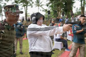 WARTA FOTO: Wagub Marlin Olahraga Bersama dan Menembak dengan TNI-Polri