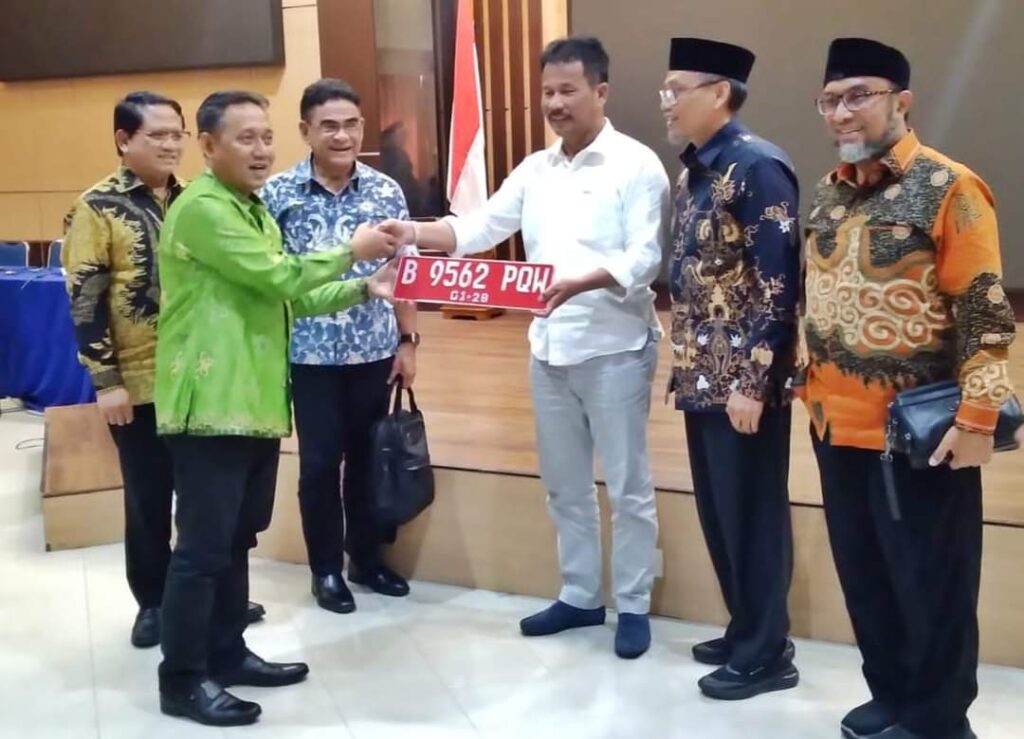 Majukan Batam lewat Literasi, Panja DPR Serahkan Mobil dari Perpustakaan Nasional