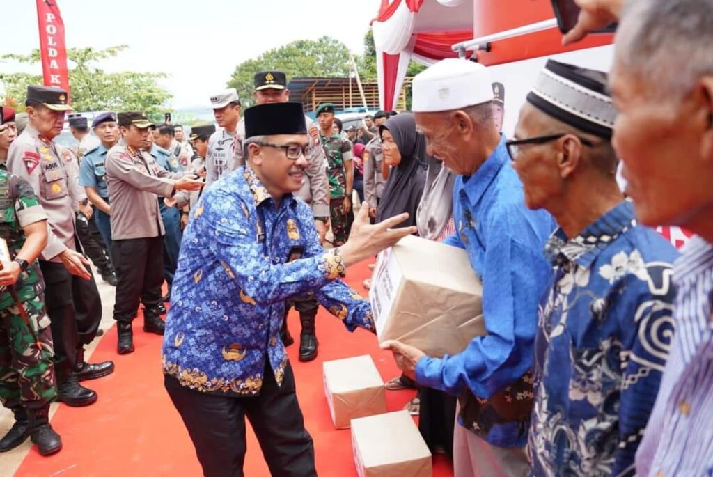 Jefridin Ikut Polda Kepri Bakti Sosial, Beri Bantuan Sosial dan Sediakan Fasilitas Air Bersih