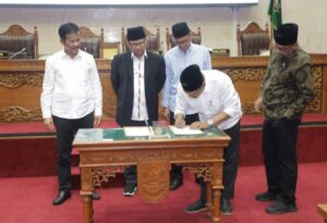 Bersih, HMR dan Pimpinan DPRD Teken Pakta Integritas Pengesahan RAPBD Batam 2024