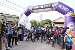 Sama-sama Pesepeda, Jefridin Bagi Tips dan Semangat saat Lepas Gowes Club BRGC