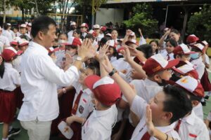 HMR Hadir di Hari Pertama Sekolah, Orang Tua Merasa Senang, Murid-murid Ngajak Tos