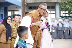 Motivasi MPLS, Jefridin Curhat-curhatan dengan Murid-murid di SD Ulil Albab Batam