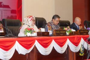 WARTA FOTO: Marlin Hadiri Paripurna soal Pandangan Umum Fraksi DPRD Kepri