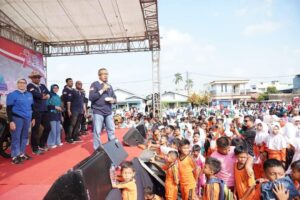 Luar Biasa, Jefridin Puji Kompaknya Ribuan Warga Meriahkan Jalan Santai Batuampar
