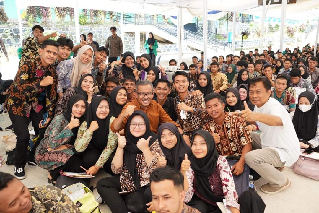 ikon intelektual batam