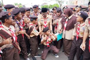 Kak Jefridin Kobarkan Semangat Sumpah Pemuda di Dada Peserta Lomba Baris-berbaris