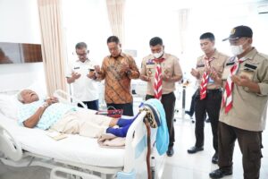 Ikuti Kesetiakawanan Kak Jefridin, Anggota Kwarcab Batam Ramai-ramai Jenguk Kak Amril