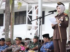 Pimpin Upacara 17 Hari Bulan, Kajari Herlina Sebut Batam Maju Pesat Dipimpin HMR