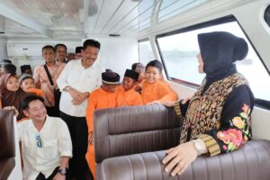 Diserahkan Mensos dan HMR, Kini Ada Kapal Gratis bagi Pelajar Pulau Bertam, Gare dan Lingke
