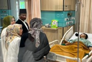 HMR dan Marlin Jenguk Lurah Sadai: Mari Kita Doakan Kesembuhan Adinda Anugerah Hidayat