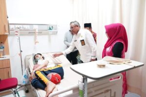 Doakan dan Serahkan Bantuan Baznas, Jefridin dan Hariyanti Terenyuh Melihat Kondisi Nabila