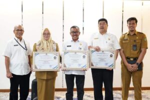Pemko Batam Terima Tiga Penghargaan Stakeholders Award 2023: Semua Terbaik!