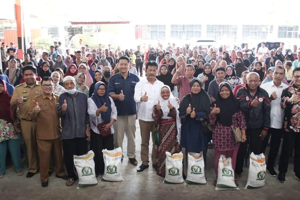 HMR Bawa Bantuan, Sekali Guyur Cadangan Beras Keluarga di Enam Kelurahan Terpenuhi