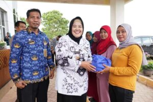 Marlin & Jefridin Datang, 909 Keluarga di Galang Terima Manfaat Sembako Gratis