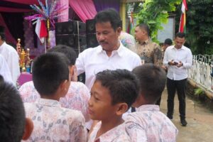WARTA FOTO: HMR & Marlin Beri Selamat SDN 001 Batam jadi Sekolah Ramah Anak