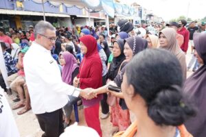 Jefridin Hadir, Ribuan Warga Buliang & Kibing Bahagia Dapat Bahan Pokok Murah