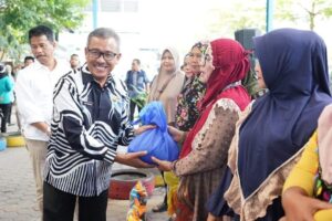 Warga Sagulung Terharu Dapat Bahan Pokok Murah, Jefridin: Ini Buah Kebijakan Pak Wali