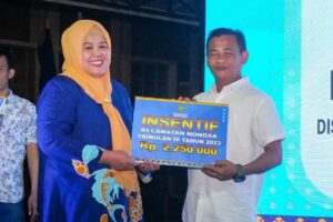 Marlin Bagikan Insentif Ketua RT/RW Kecamatan Nongsa dari Pemko Batam