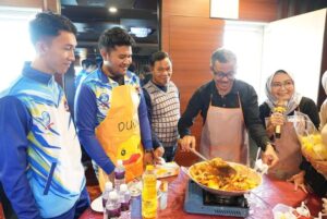 Bareng Jefridin, Anak-anak Muda Batam Adu Kreativitas Bikin Kue & Masak Kerang Tumpah