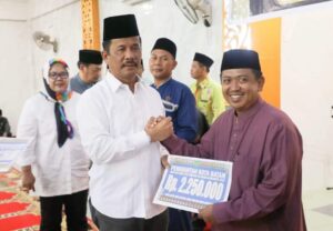 Serahkan Insentif Tokoh Agama, HMR Titip Bekali Remaja dengan Kecintaan pada Alquran