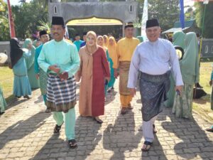 HMR & Marlin Tiba di Masjid At-Taqwa untuk Lakukan Ziarah ke Makam Nong Isa