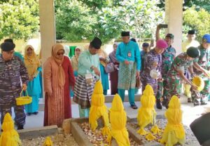 HMR & Marlin Bersama Forkopimda Siarami Pusara Makam Nong Isa