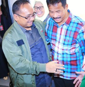 WARTA FOTO: Tiba di Batam, Menang Yakut & HMR Akrab, Wagub Marlin pun Tersenyum