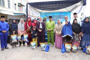 Sehari, 5.200 Paket Sembako Diserahkan Marlin & Jefridin untuk Ribuan Warga Batuaji