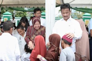 HMR & Mensos Risma Bagi Kartu Identitas Anak: Kini Hak Anak-anak Batam Terlindungi