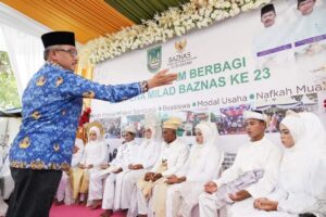 Nikah Massal Mualaf Suku Laut Berlangsung Meriah, Jefridin pun Beri Kado Sebait Pantun