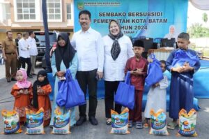 HMR & Marlin Berbagi Tawa & Sembako Bersubsidi untuk Ribuan Warga Nongsa