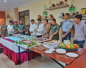 Kapolresta Barelang Kaget & Terharu, HMR & Forkopimda Datang Bawa Kejutan Ulang Tahun